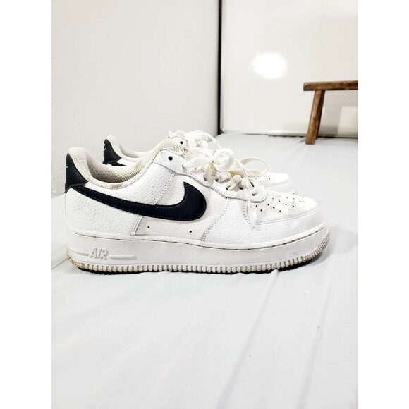 Size 9 Nike Air Force 1'07 Casual Basketball Sneaker Shoe White Black CT2302-100 - Picture 9 of 15